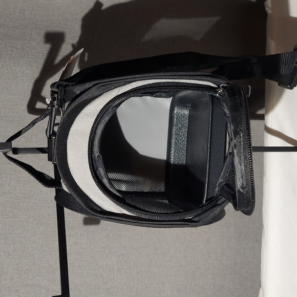 You & Me Small Pet Carrier NWT mesh soft carrier with handle & adjustable strap - Picture 4 of 10